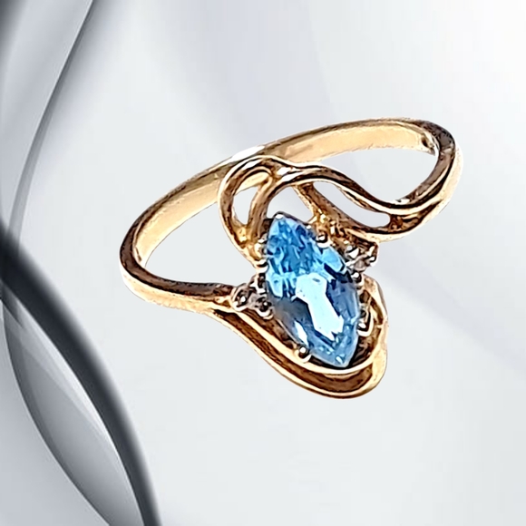 Solid 14k Gold Ring with Blue Topaz Gemstone. Size 6 - Picture 4 of 8
